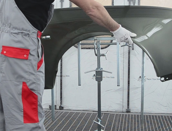 Multifunktionaler Drehlackierständer