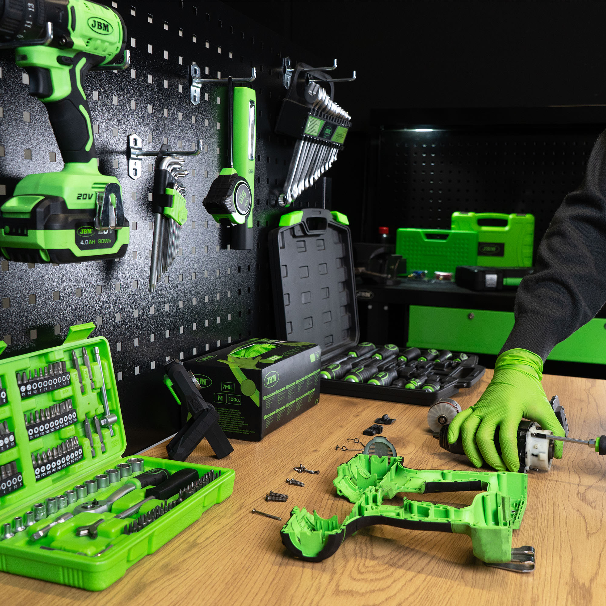 Klappbare Werkbank mit Rückwand